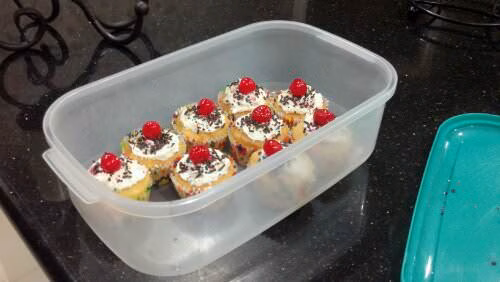 "Low calorie" birthday cupcakes. Hah. ;-)