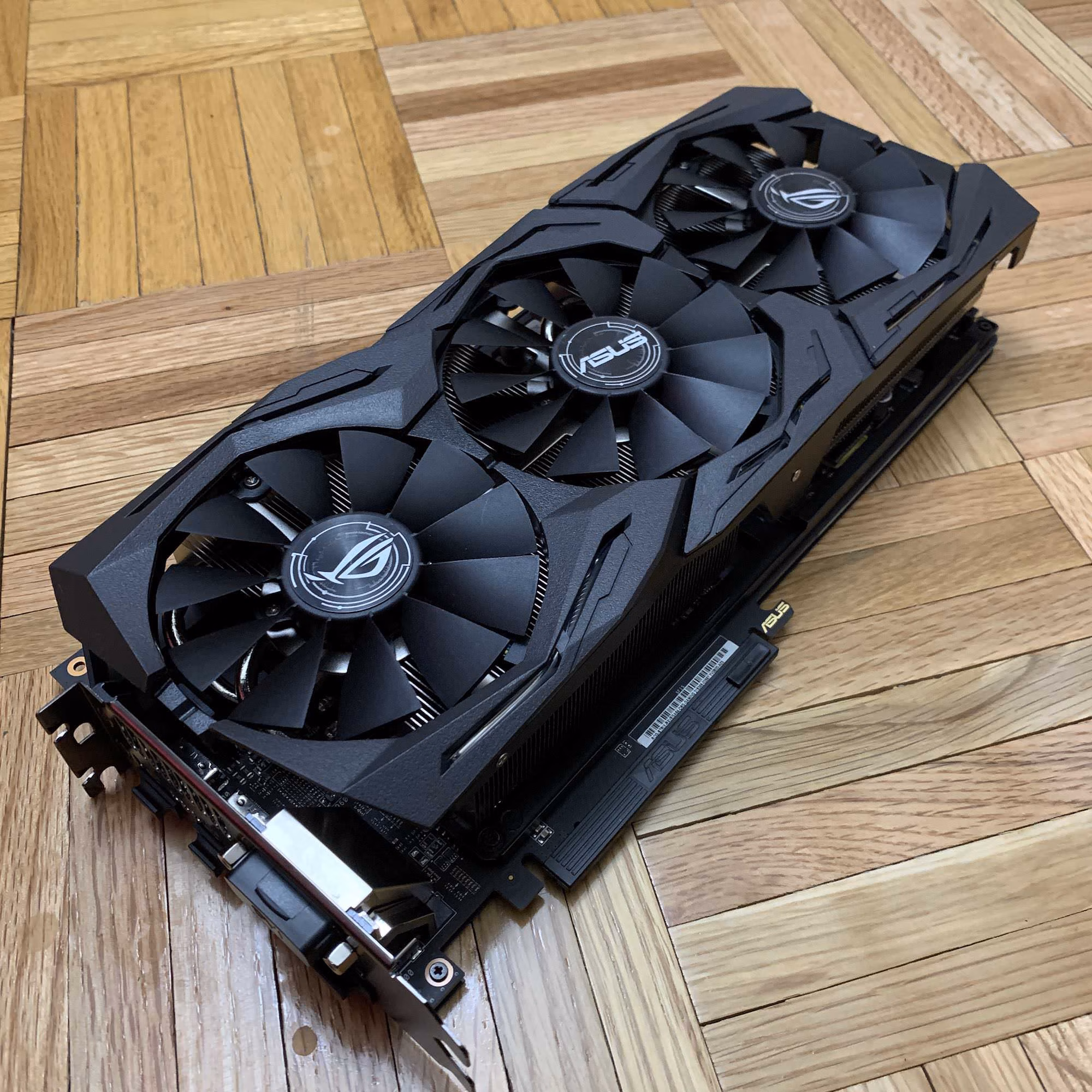 ASUS ROG Strix RX Vega 64 Versus SAPPHIRE Pulse Radeon RX 580