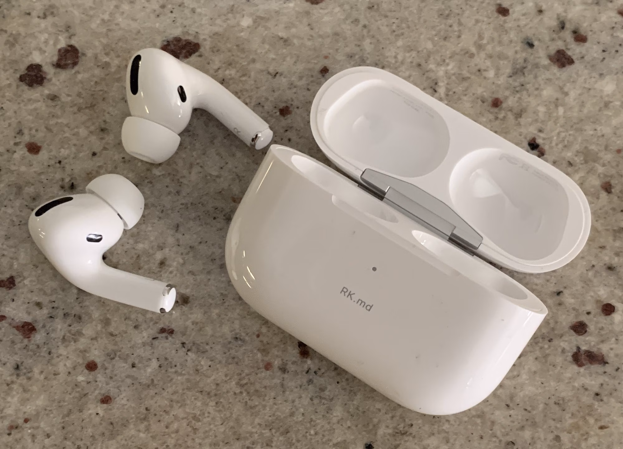 Bose 700 And AirPods Pro
